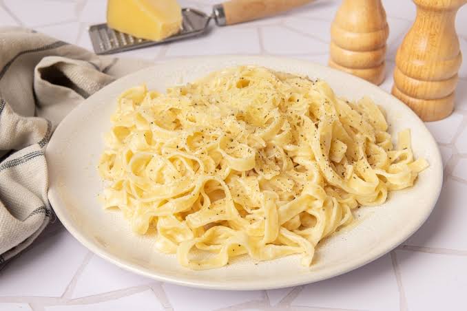 TALLARINES CON QUESO